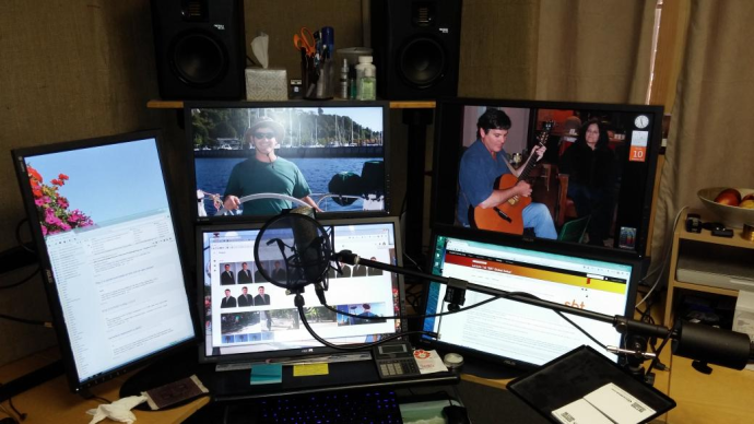 One of my workstations showing 5 monitors connected to one PC. One of my workstations in California, USA, showing 5 monitors connected to one PC.
